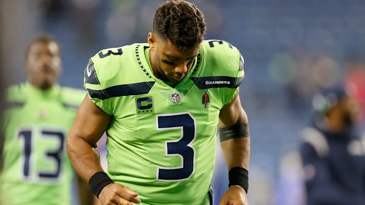 Russell Wilson se lastimó la mano ante los Rams